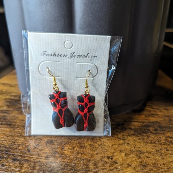 ☠Goth Bondage Rope Earrings Resin☠ | Goth, Grunge, Punk - Picture 2 of 3